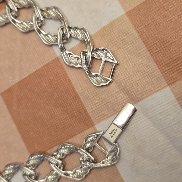 Napier Chain Link Necklace - Picture 6 of 6